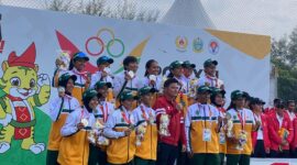  Tim kriket putra dan putri Kaltim nomor T10 berdiri di podium PON.