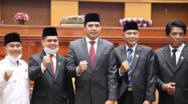 Foto bersama Wali Kota Samarinda didampingi Ketua DPRD Samarinda beserta Wakil Ketua DPRD (Istimewa).